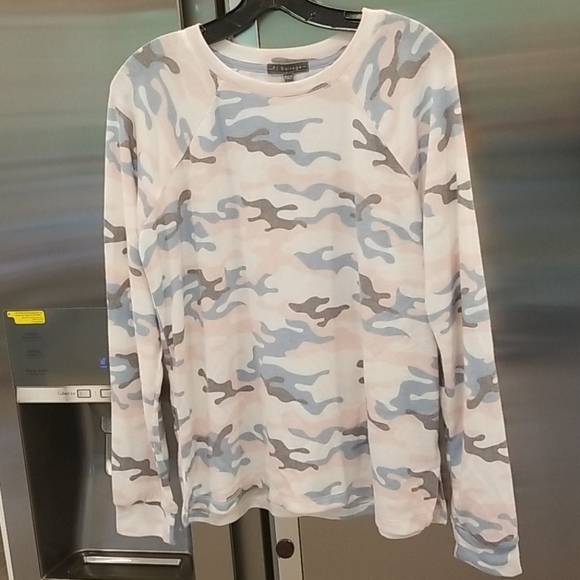 💕PJ SALVAGE💕 Long Sleeve Printed Raglan Top Camo - Picture 3 of 9